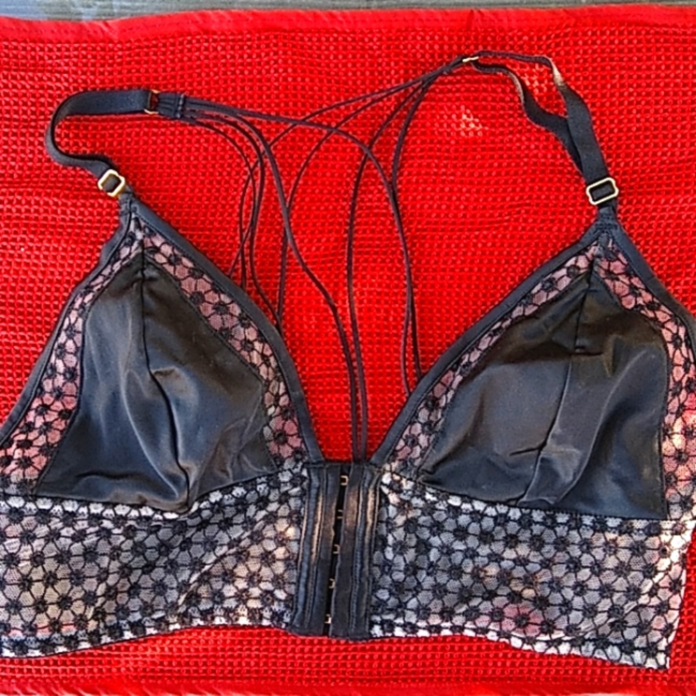 Victoria's Secret Bralet in XL